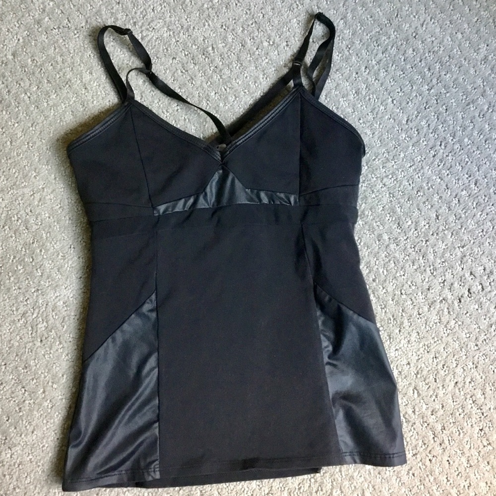 Solow fitness top w criss cross straps on chest XS